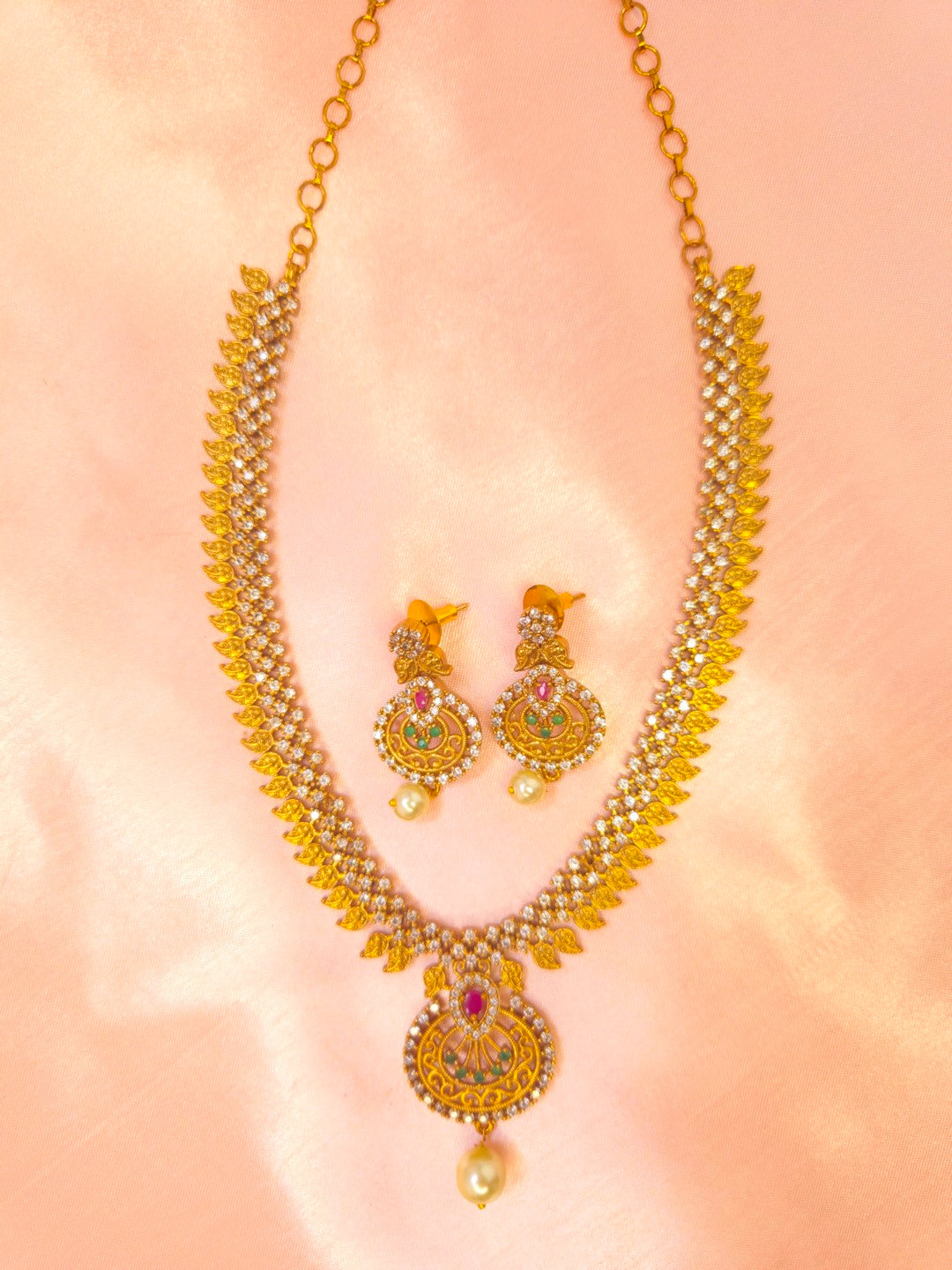Shweta Ratna Temple Necklace Set