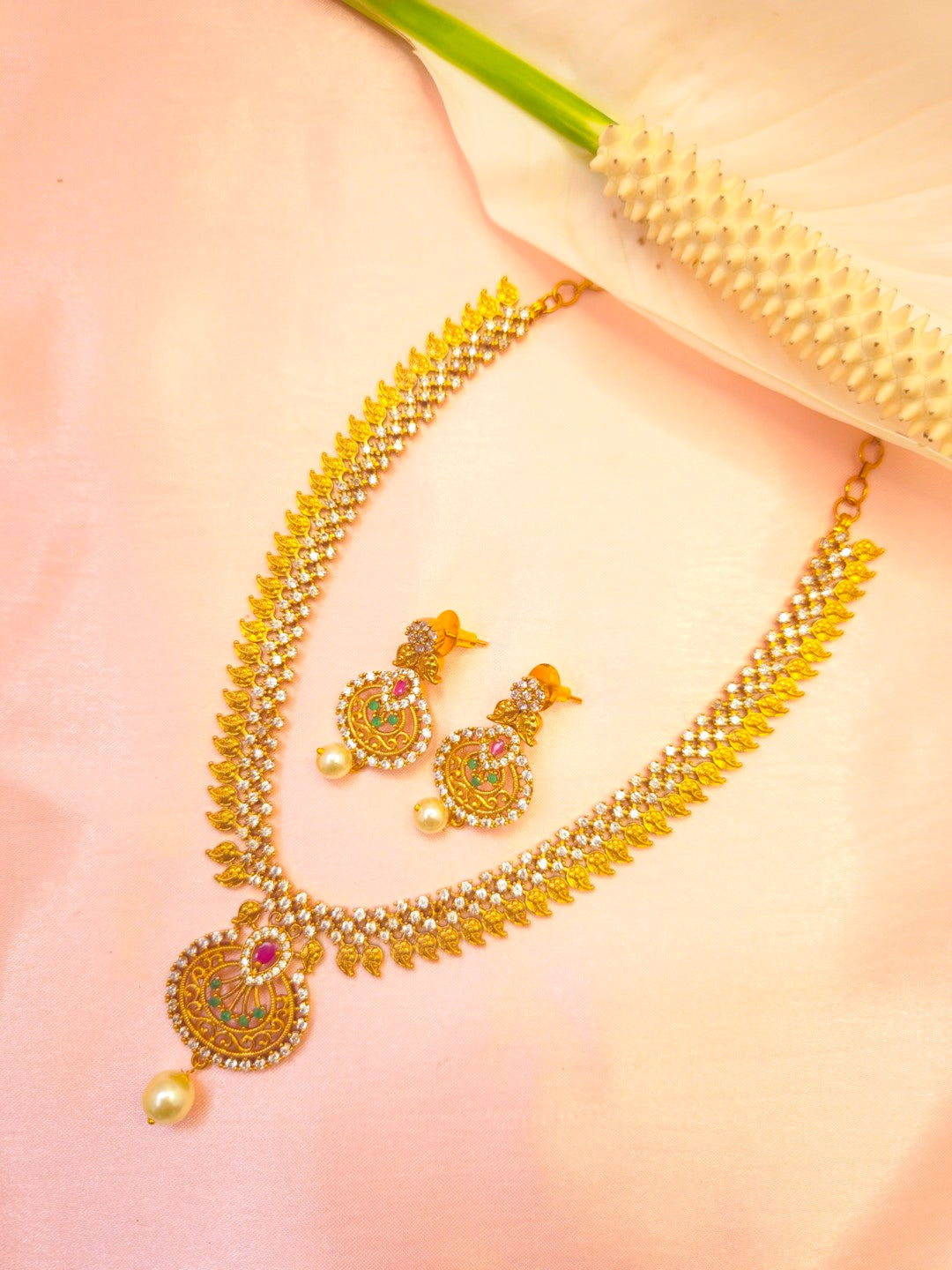 Shweta Ratna Temple Necklace Set