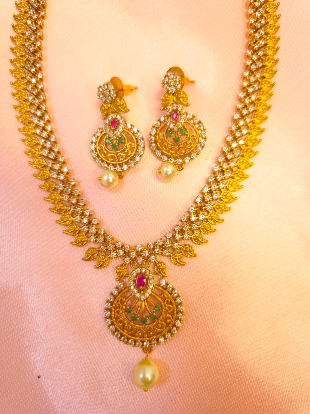 Shweta Ratna Temple Necklace Set