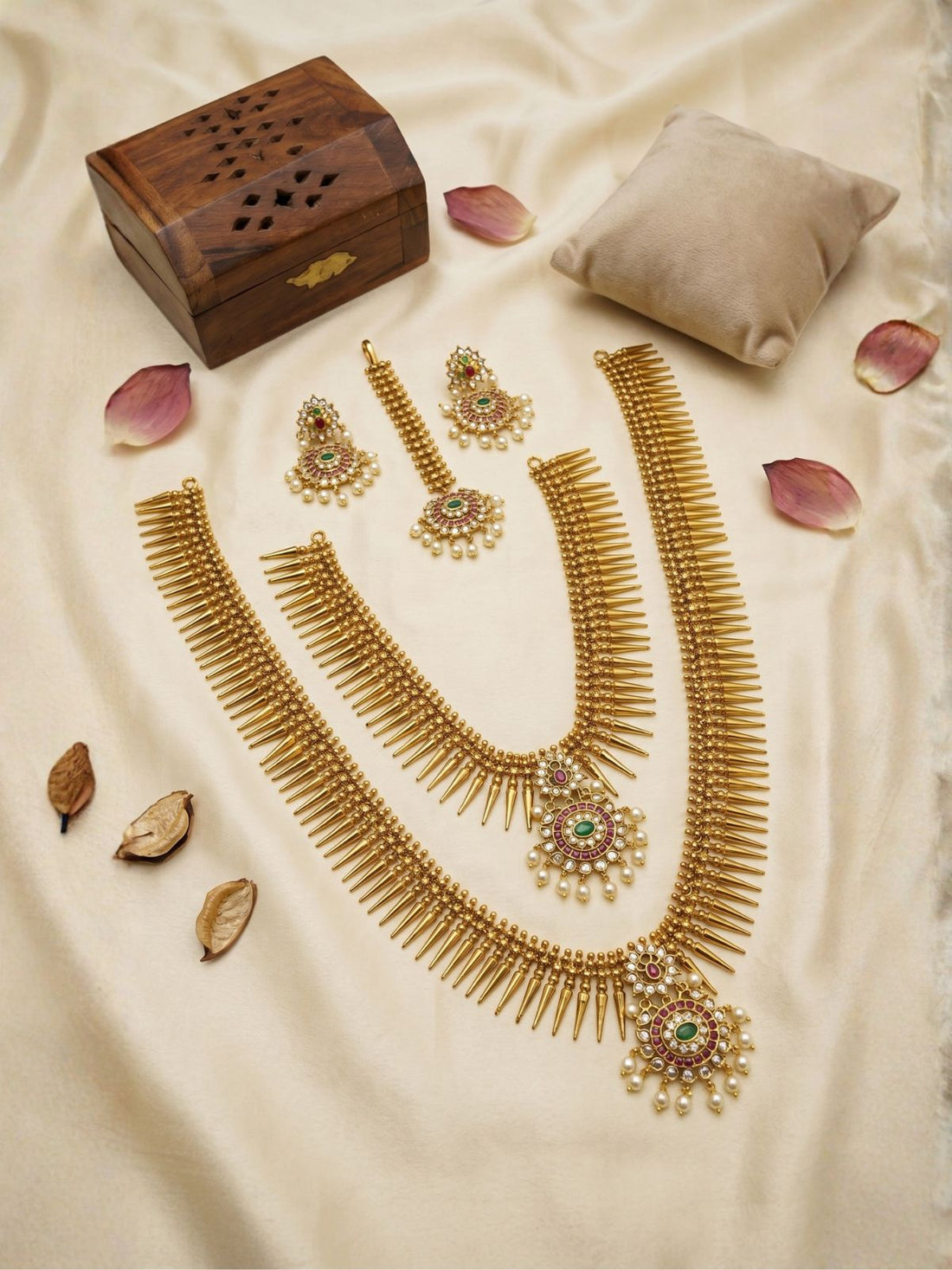 Lakshmi Mullu Haram Bridal Jewellery Set with Pearls & Kundan – Timeless Temple Elegance