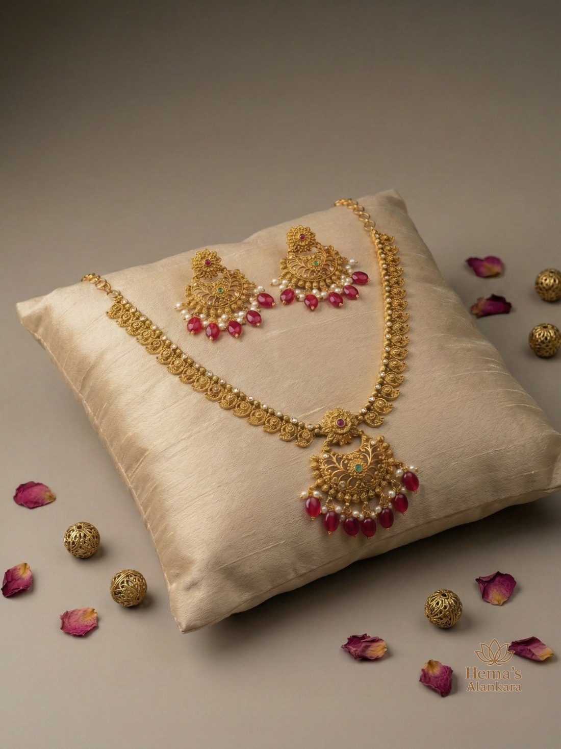 Mango Motif Pendant Necklace Set