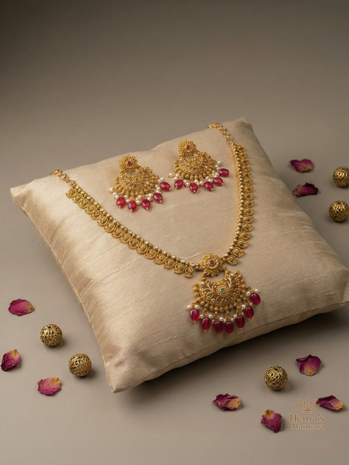 Mango Motif Pendant Necklace Set