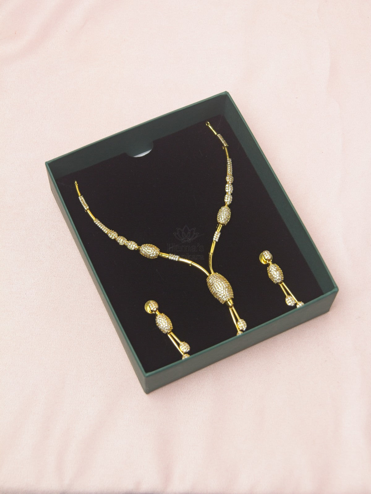 Elegant White Cascade Zircon Necklace Set with Drop Earrings
