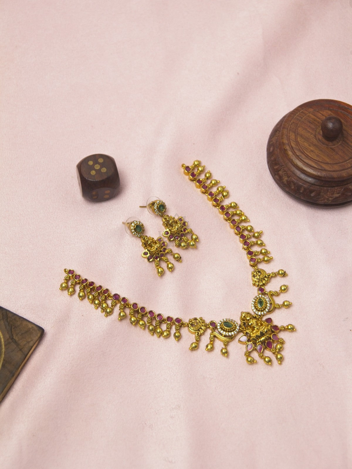 Antique Kemp Stone Lakshmi Necklace set with Earrings