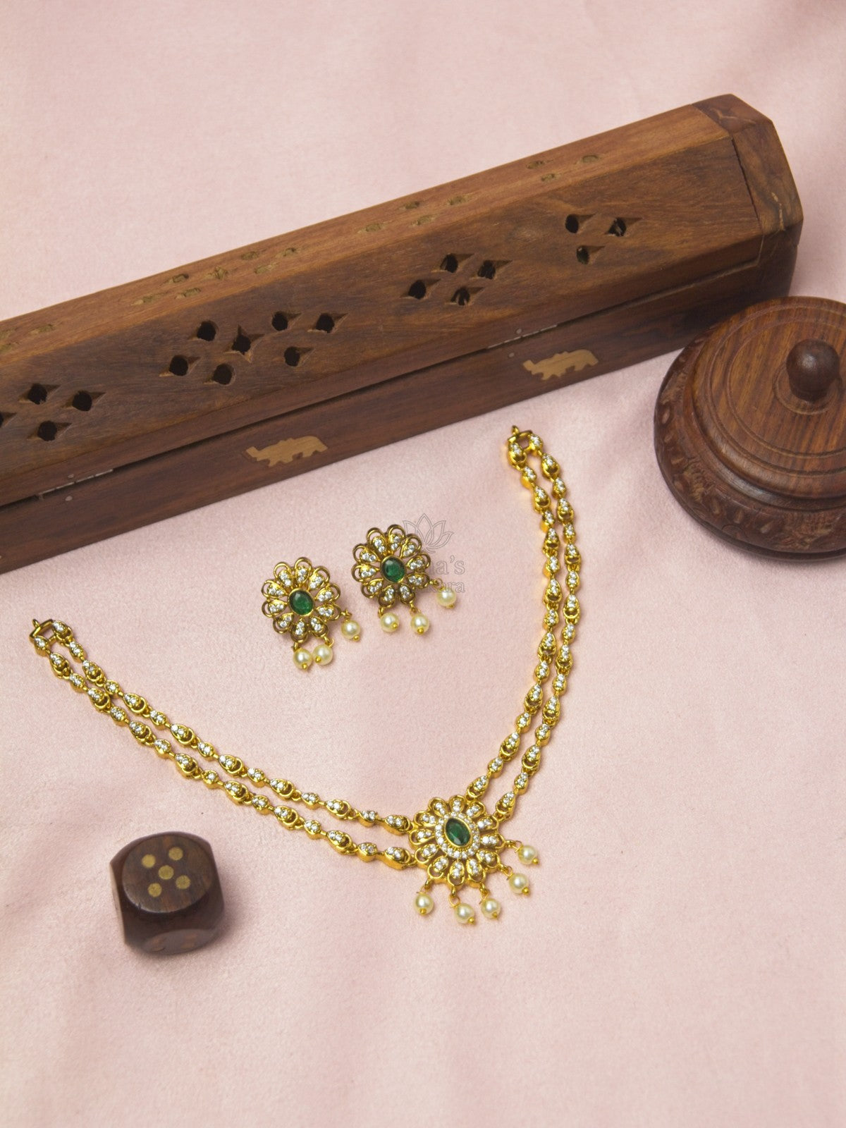 Heritage Emerald Blossom Layered Necklace Set with Earrings