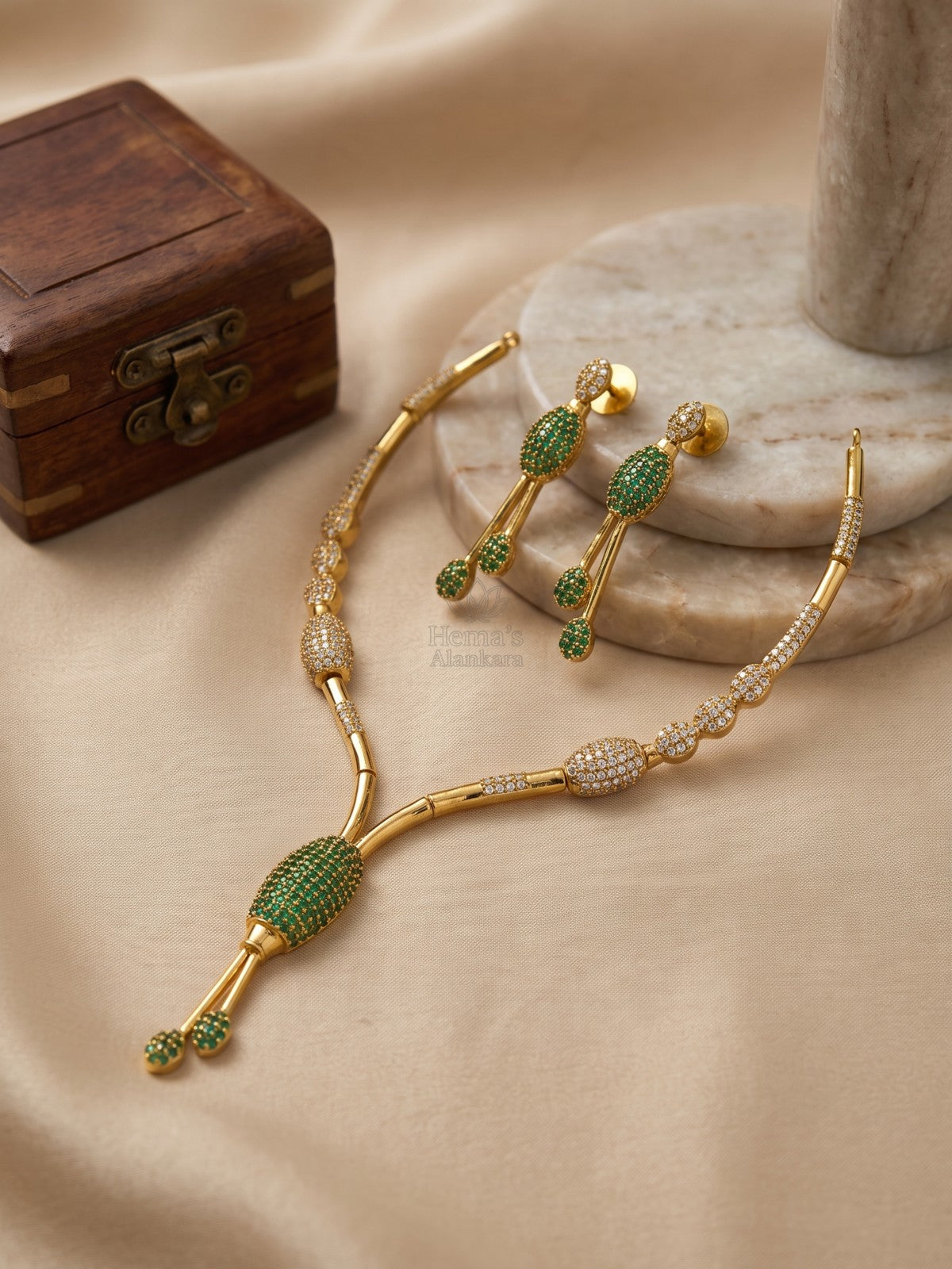 Elegant Green Cascade Zircon Necklace Set with drop earrings