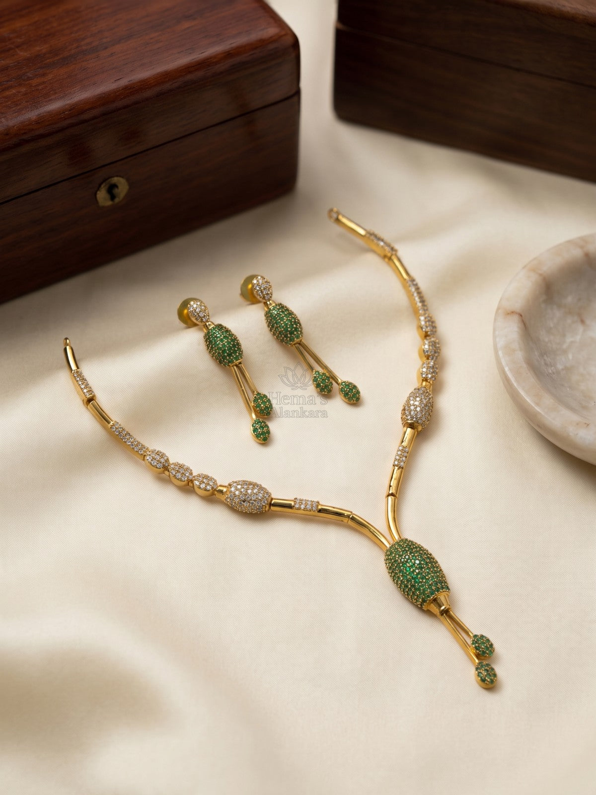 Elegant Green Cascade Zircon Necklace Set with drop earrings