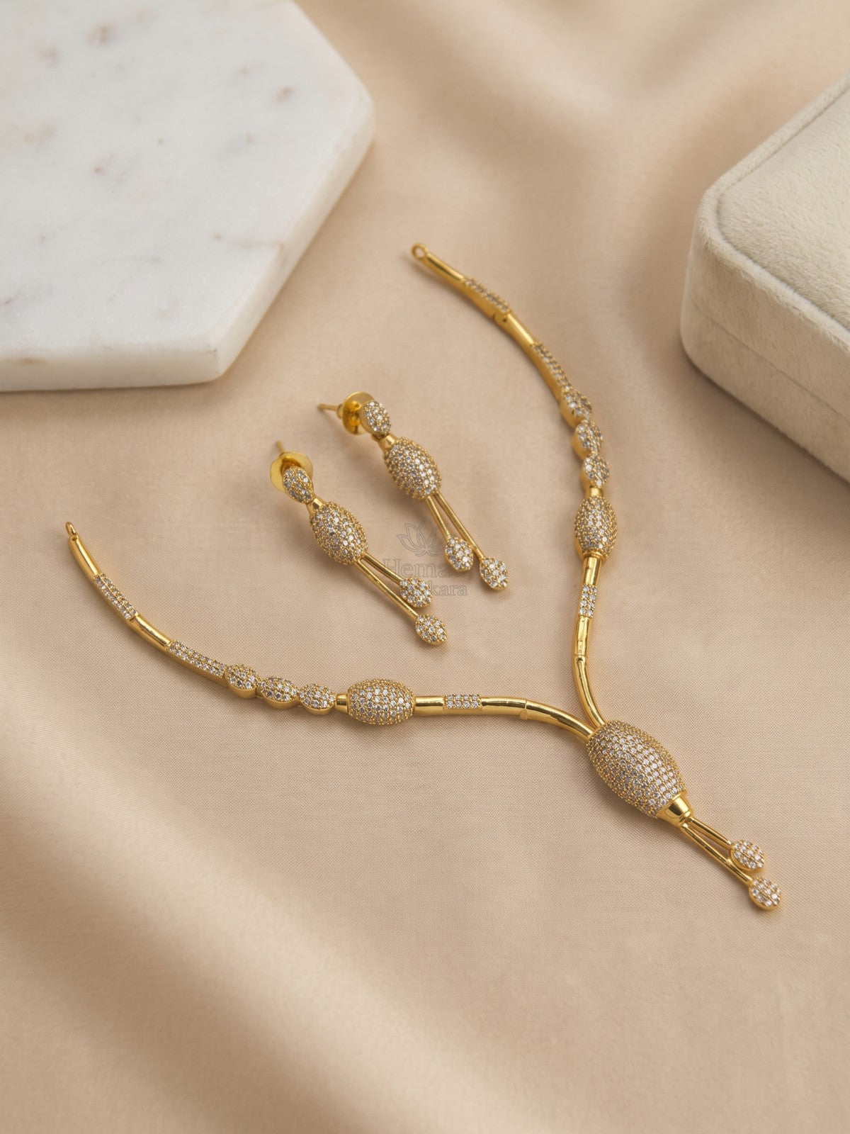 Elegant White Cascade Zircon Necklace Set with Drop Earrings
