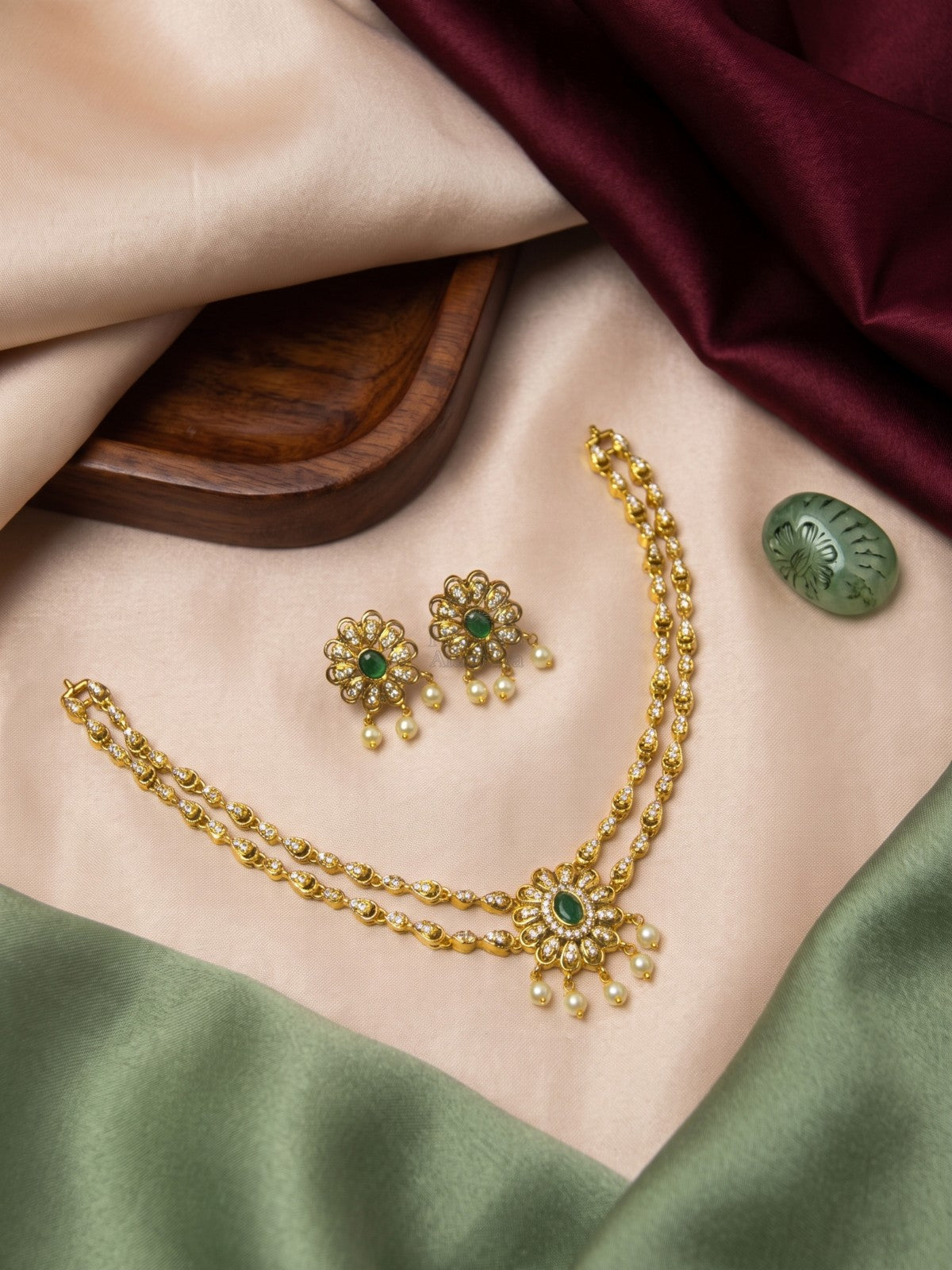 Heritage Emerald Blossom Layered Necklace Set with Earrings