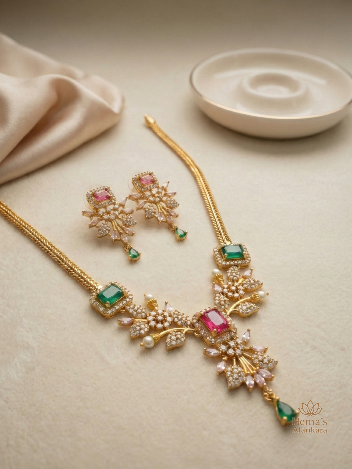 Fab Blossom White & Green Necklace Set