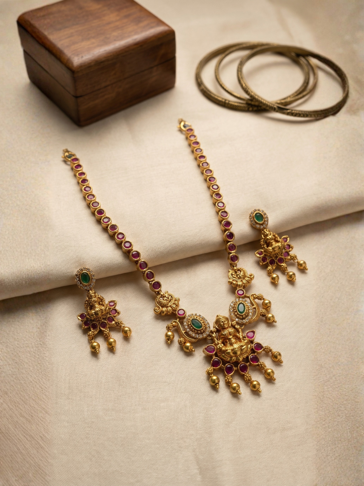 Antique Kemp Stone Lakshmi Necklace set with Earrings