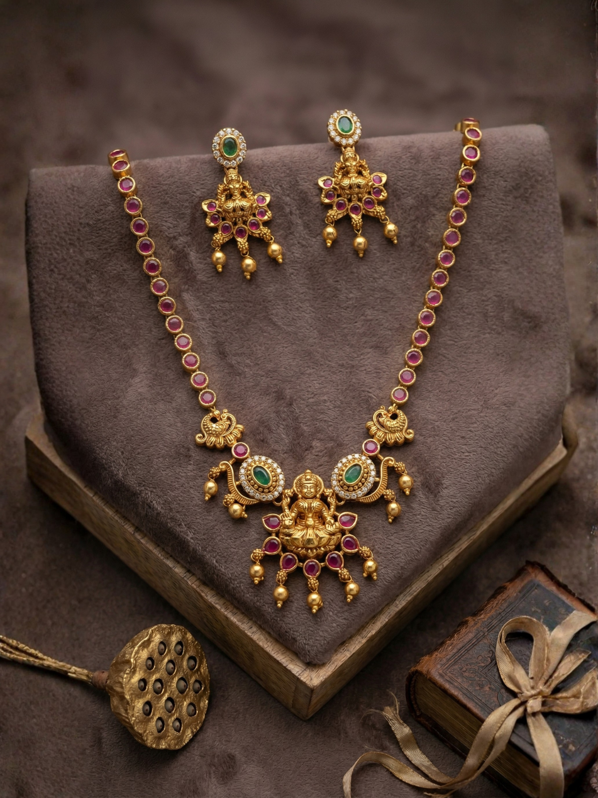 Antique Kemp Stone Lakshmi Necklace set with Earrings