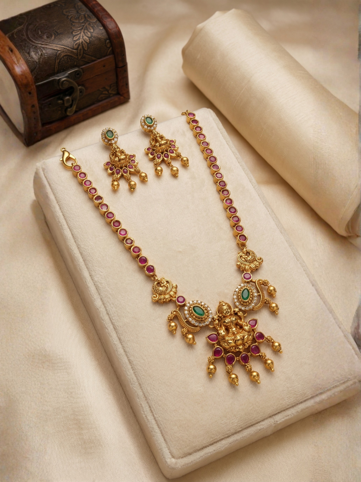 Antique Kemp Stone Lakshmi Necklace set with Earrings