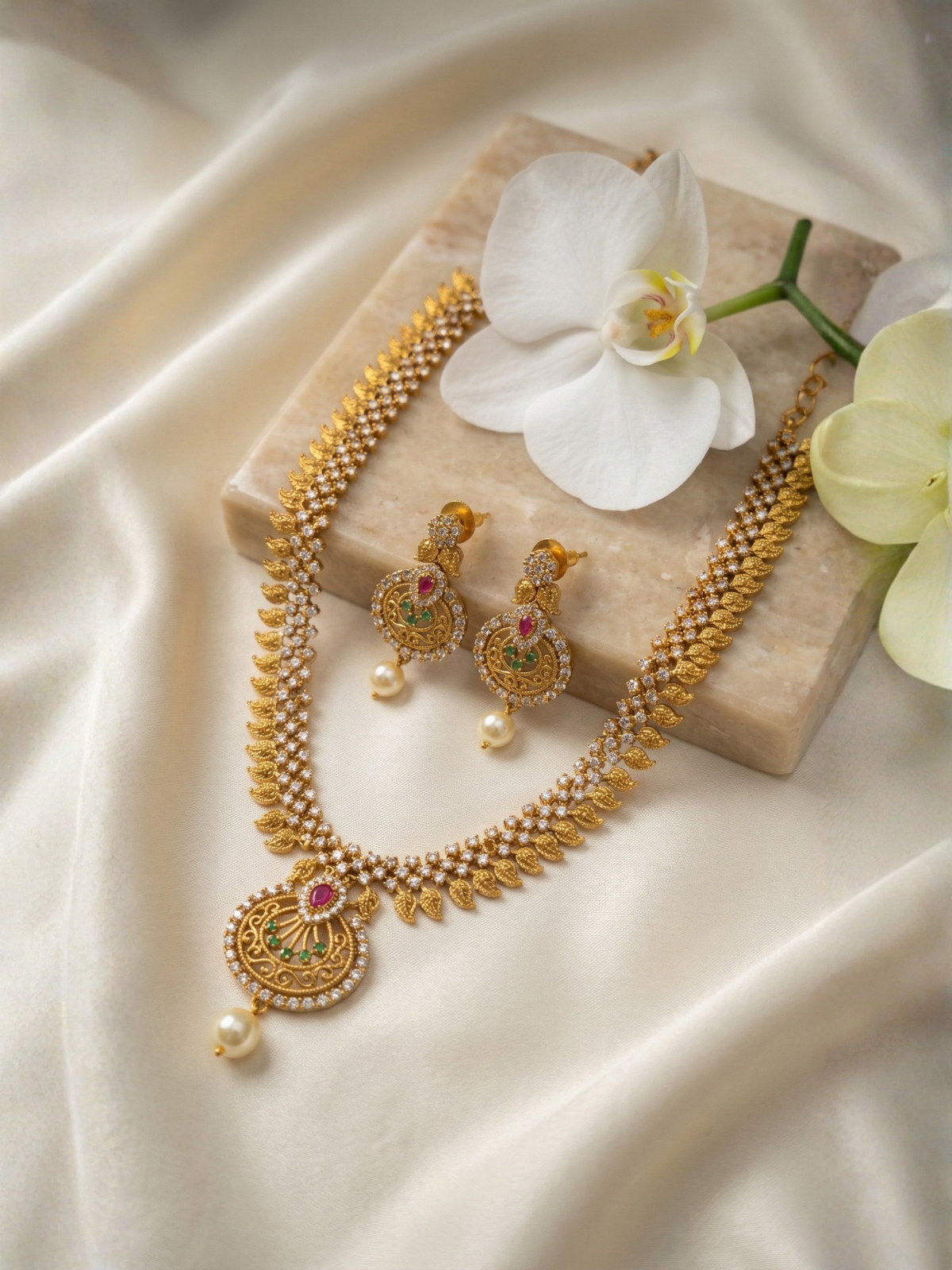 Shweta Ratna Temple Necklace Set