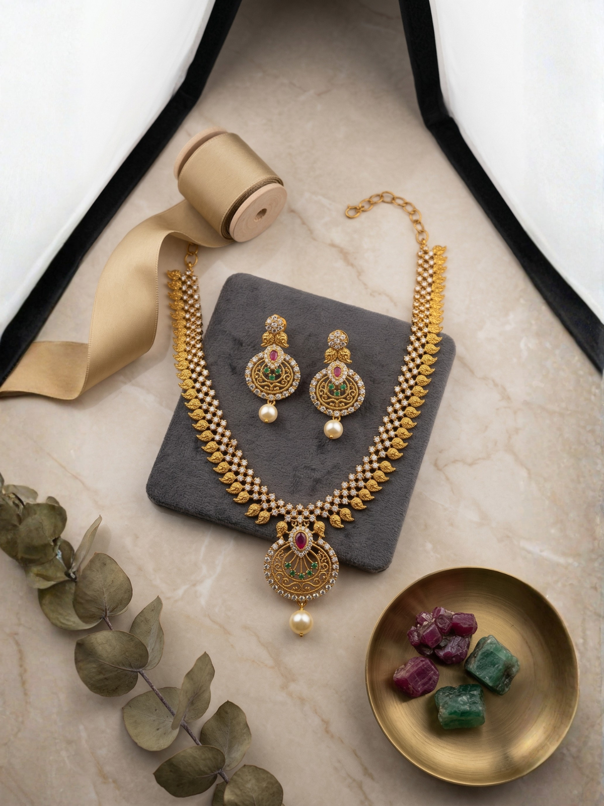 Shweta Ratna Temple Necklace Set