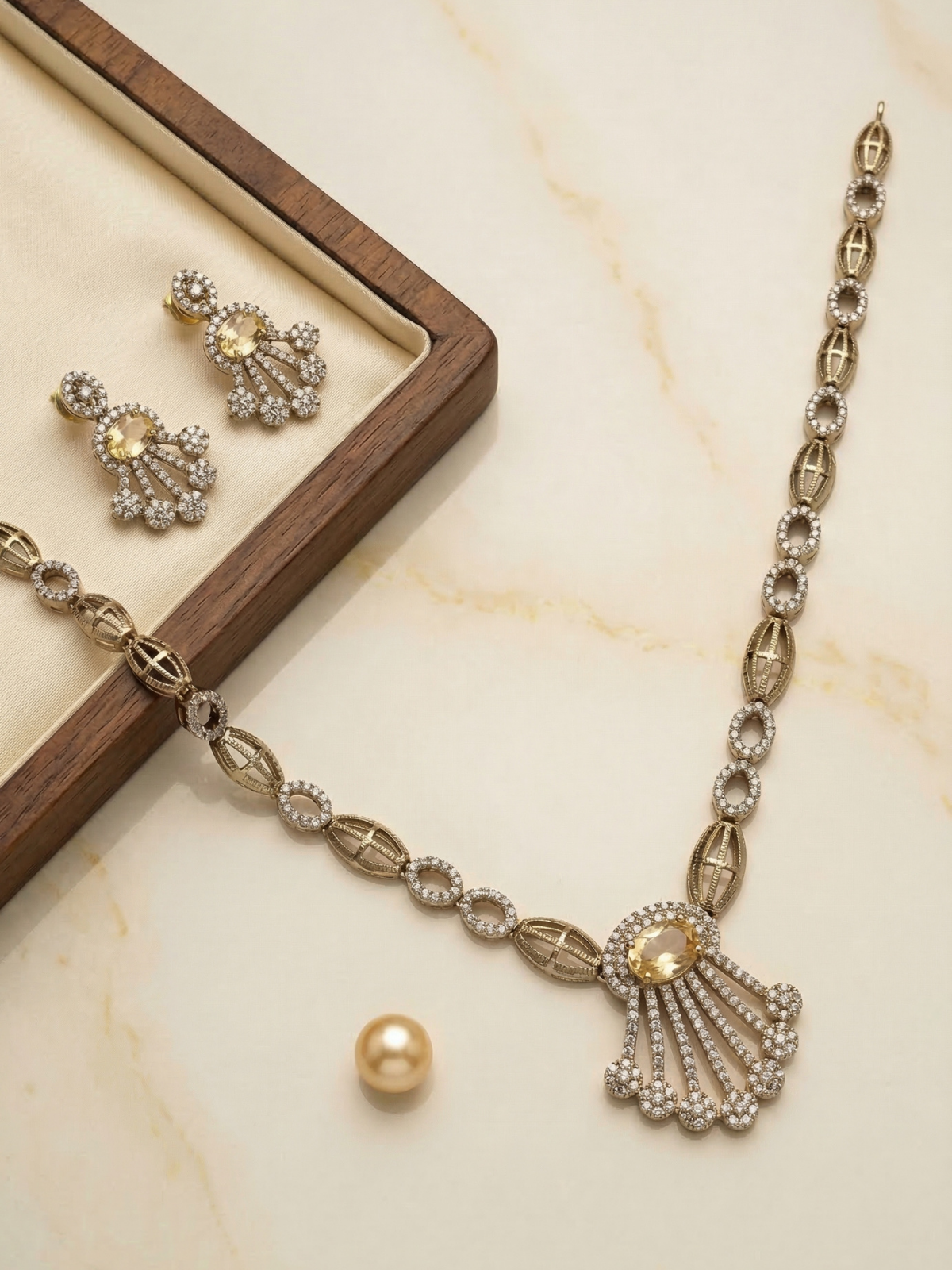 Golden Radiance Necklace Set with Earrings