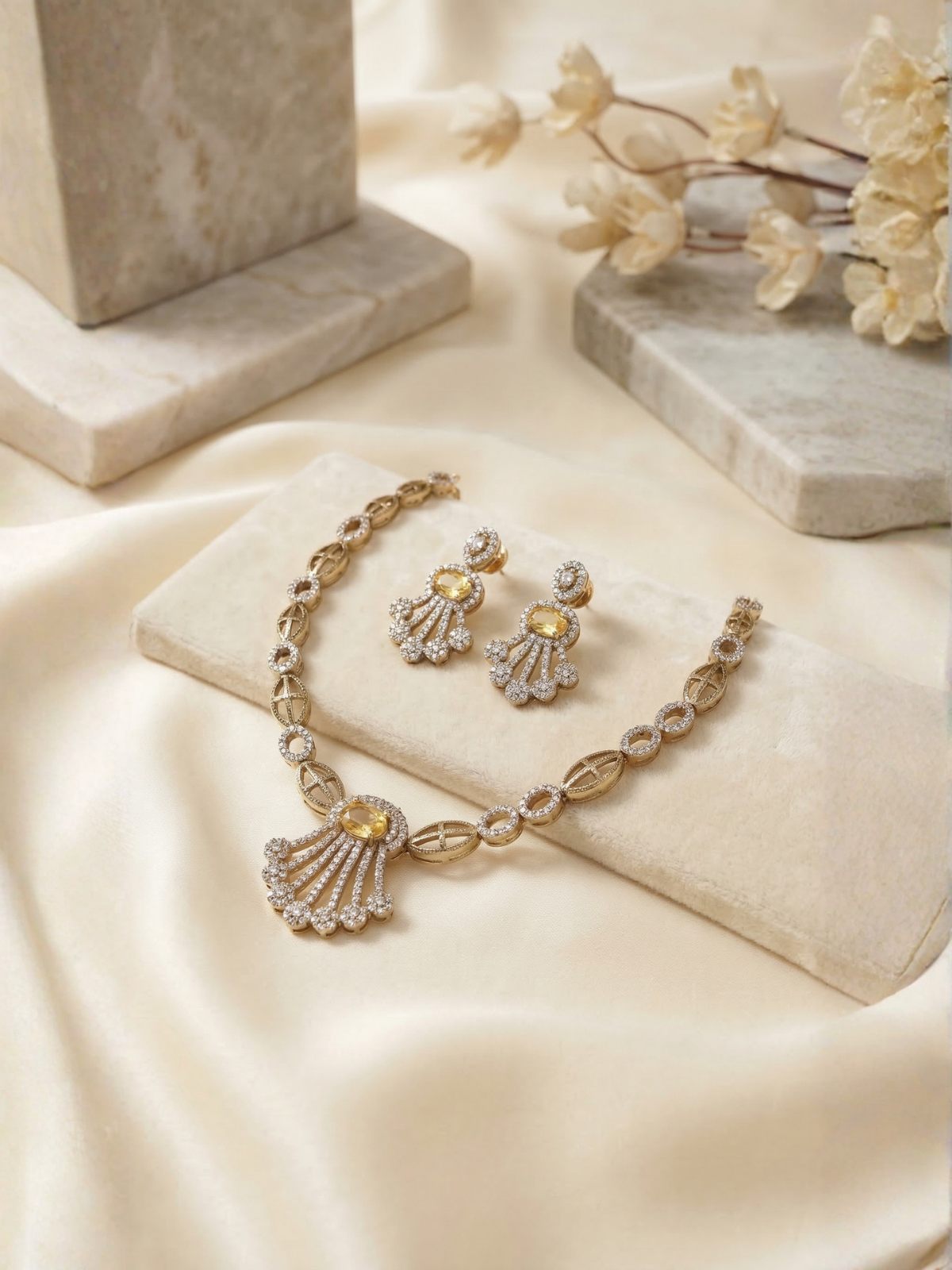 Golden Radiance Necklace Set with Earrings